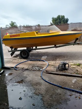 Lancha rápida 4.20 con remolque