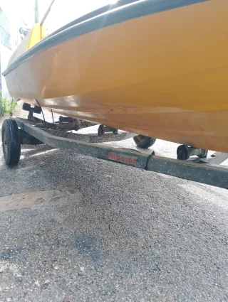 Lancha rápida 4.20 con remolque