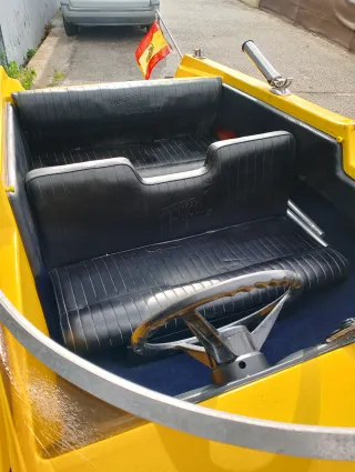 Lancha rápida 4.20 con remolque