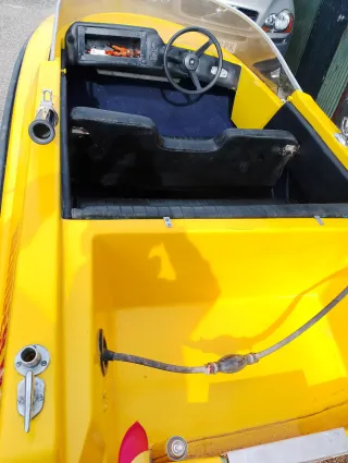 Lancha rápida 4.20 con remolque