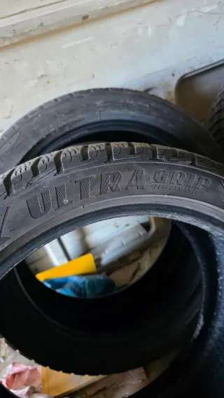 4 Neumáticos Invierno 245/40/18