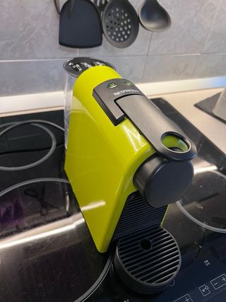 Macchina Caffè Nespresso Essenza Mini Verde