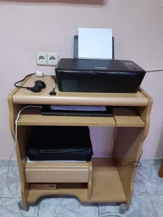 Mueble escritorio para ordenador e impresora