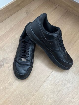 Nike Air Force 1 Negras