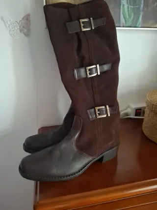 Botas altas piel y ante marrón , muy ponibles