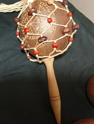 Conjunto 3 Maracas y Caja Artesanal Cuba