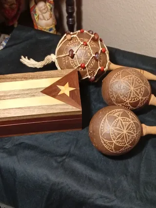 Conjunto 3 Maracas y Caja Artesanal Cuba
