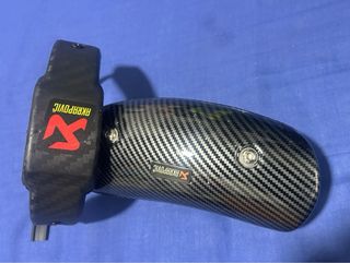 Embellecedor Akrapovic Carbono