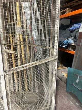 Pajarera grande hexagonal con ruedas