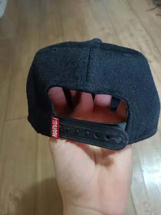 Gorra Marvel Negra con Diseño de Pantera Plateada