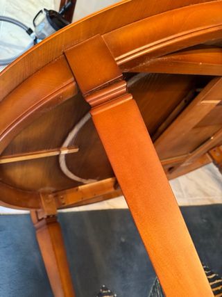 Mesa de comedor de madera