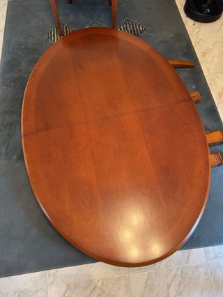 Mesa de comedor de madera