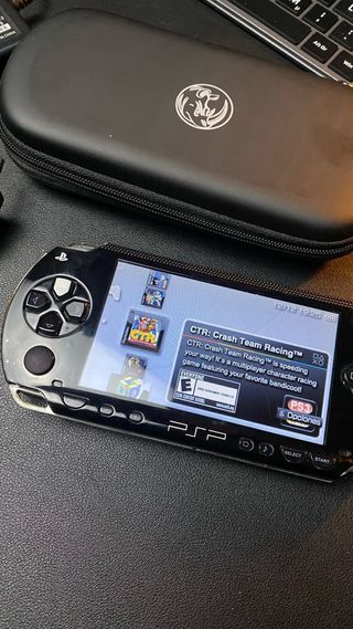 PSP 1004 batería + cargador + estuche + 64gb