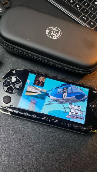 PSP 1004 batería + cargador + estuche + 64gb