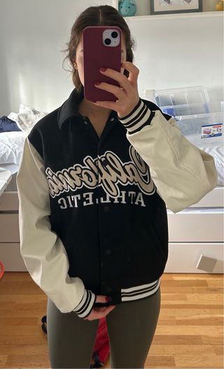 Chaqueta estilo universitario