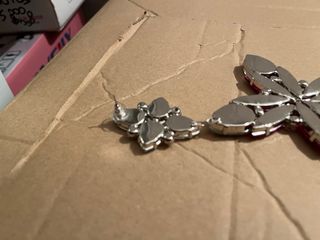 Collar y pendientes bisutería laser y rosa