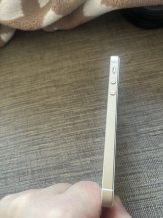 iPhone 5SE con funda Piel Frama