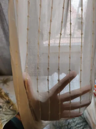 4 Cortinas de tela (2) gris, (2) beige + soportes