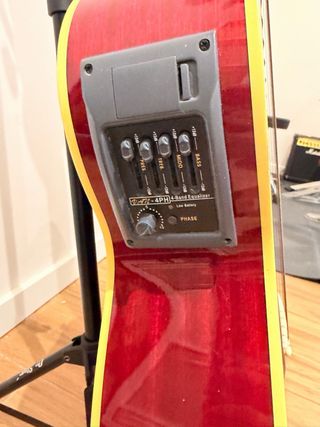 Guitarra Electroacústica Academy Roja(pie y funda)