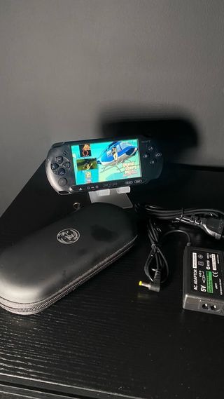 PSP E1004 Street, 64gb, cargador, estuche, full