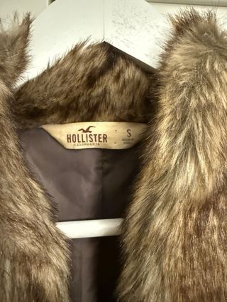 Chaqueta pelo Hollister marrón