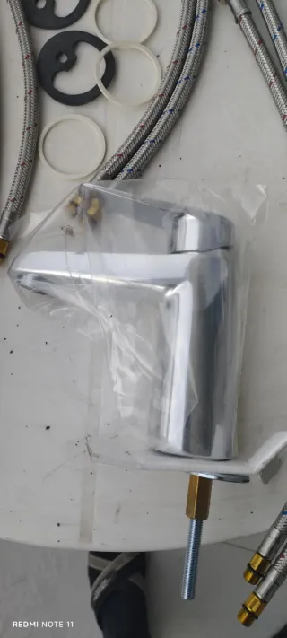 6 Grifos de baño nuevos  15 euro cada uno