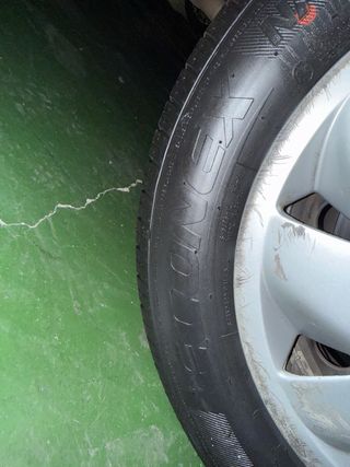 4 Llantas de chapa con Neumáticos Nuevos