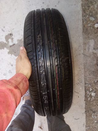 Rueda de coche nueva