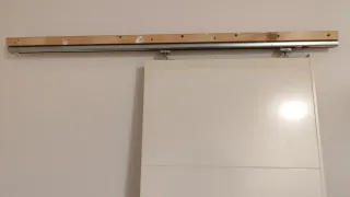 Puerta corredera blanca