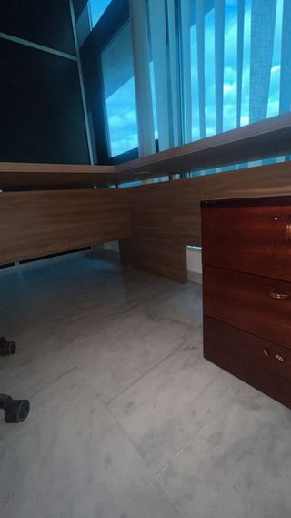 Mesa de oficina/despacho madera y metal