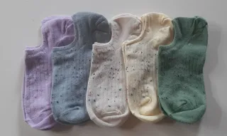 Calcetines tobilleros Primark multicolor.