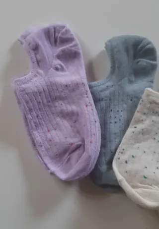 Calcetines tobilleros Primark multicolor.