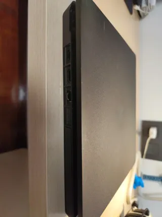 PS4 Slim Negra + 2 Mandos + Ventilador