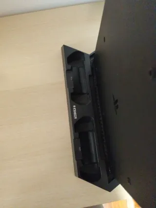 PS4 Slim Negra + 2 Mandos + Ventilador