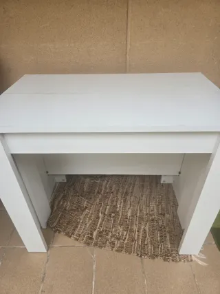 Mesa extensible blanca de madera
