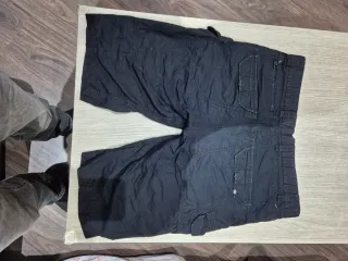 Pantalón corto cargo hombre negro