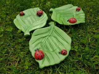 Cerámica esmaltada platos de café mariquitas