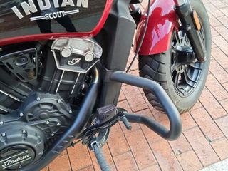 Indian Scout Bobber Roja