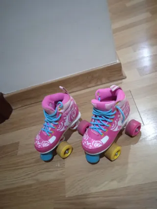 Patines de niña rosas y azules