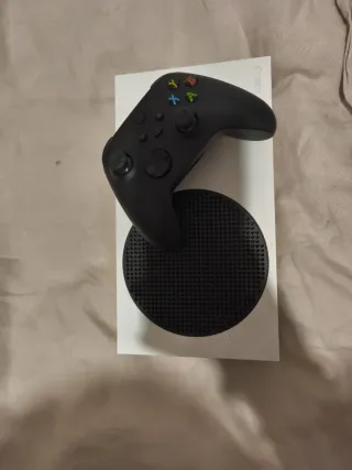 Xbox Series S Blanca + Mando Negro