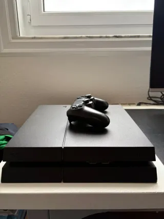 PS4 (PlayStation 4) Negra + Mando