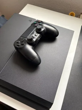 PS4 (PlayStation 4) Negra + Mando