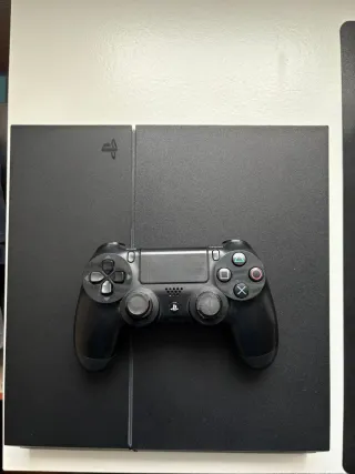 PS4 (PlayStation 4) Negra + Mando