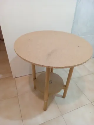 Mesa auxiliar redonda de madera