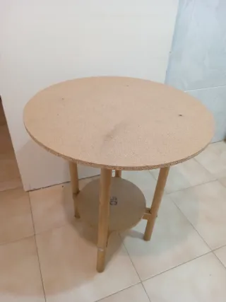 Mesa auxiliar redonda de madera