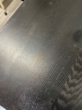 Cómoda de madera oscura