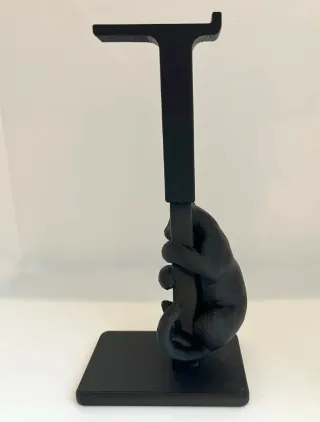 Soporte para auriculares con gato negro