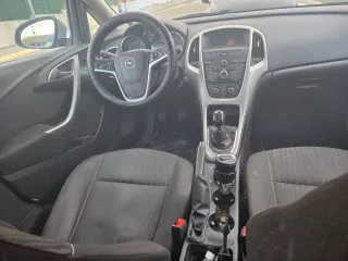 Opel Astra 2011
