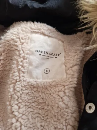 Parka negra mujer con capucha y pelo