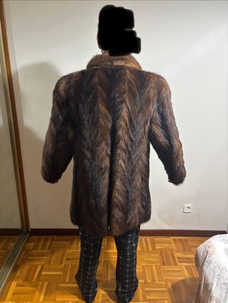 Abrigo de piel marrón